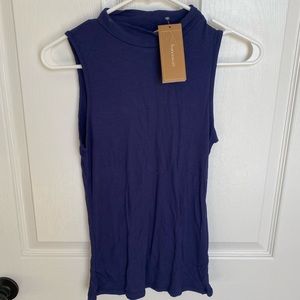 Sleeveless ribbed navy sweater tank